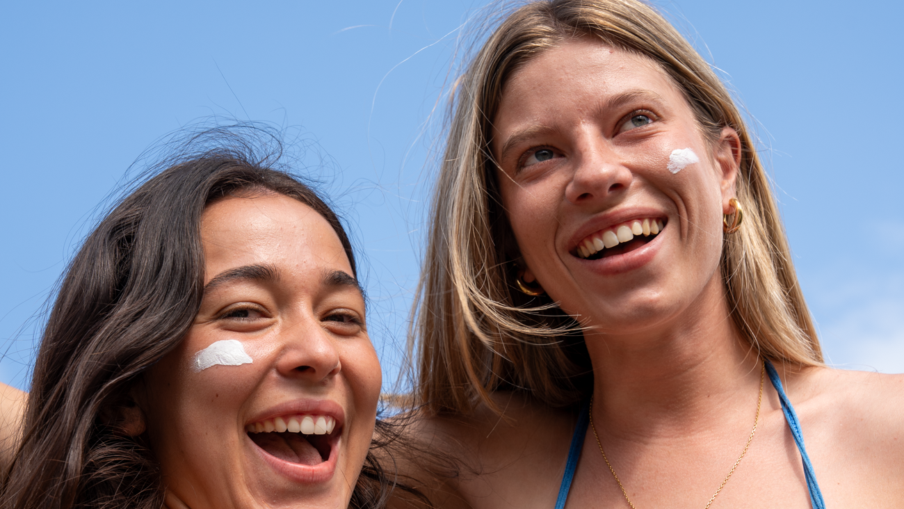 FIlles et crème solaire